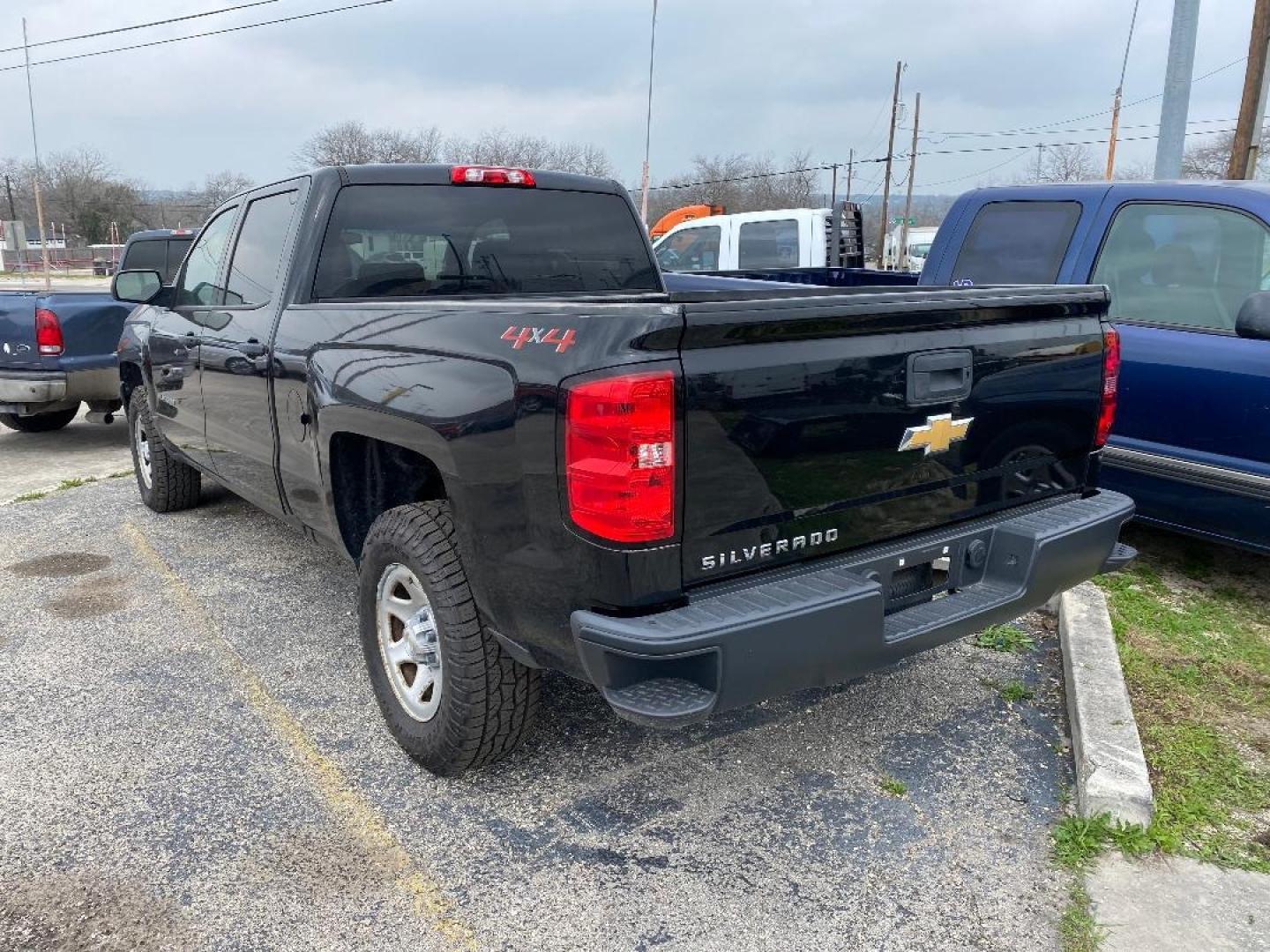 2018 Black Chevrolet Silverado 1500 LS Crew Cab Long Box 4WD (3GCUKNEC6JG) with an 5.3L V8 OHV 16V engine, 6A transmission, located at 1687 Business 35 S, New Braunfels, TX, 78130, (830) 625-7159, 29.655487, -98.051491 - Photo#2